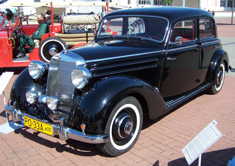 MERCEDES  W136