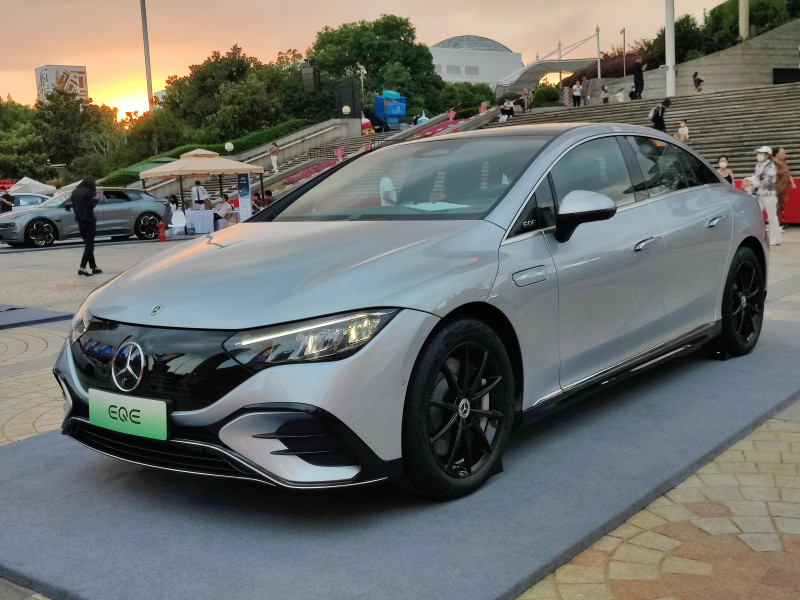 Mercedes EQE