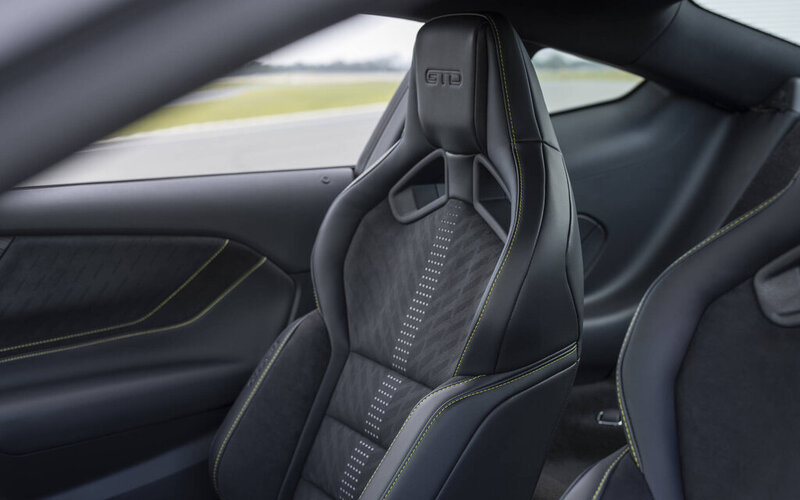 Ford Mustang GTD кресло
