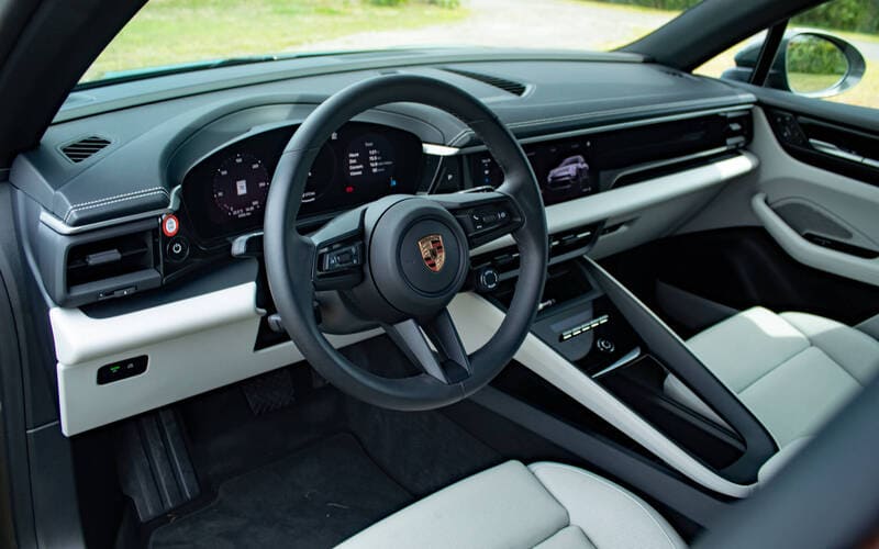 Обновленный Porsche Macan Electric 2026 года — чемпион по парковке